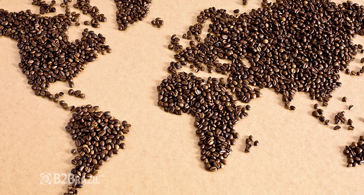 Na imagem vemos um mapa mundi desenhado utilizando grãos de café torrado.